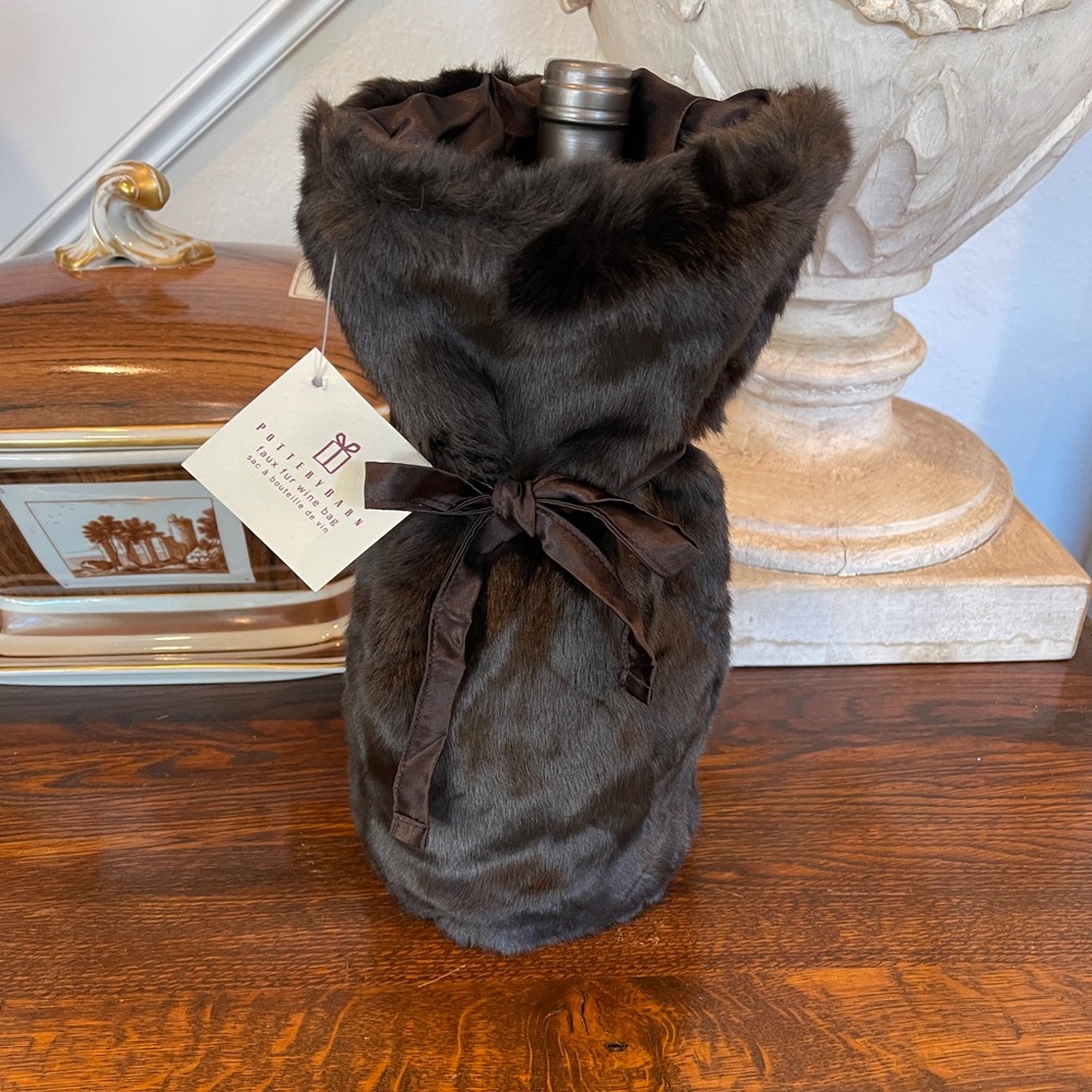 Pottery Barn Espresso Dark Brown Faux Fur Christmas Wine Bag w/ Tie. NWT